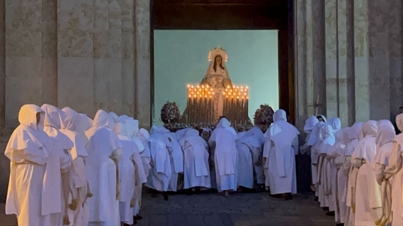 María Nuestra Madre y el Cristo del Amor y de la Paz en la procesión de la Semana Santa 2026 en Salamanca