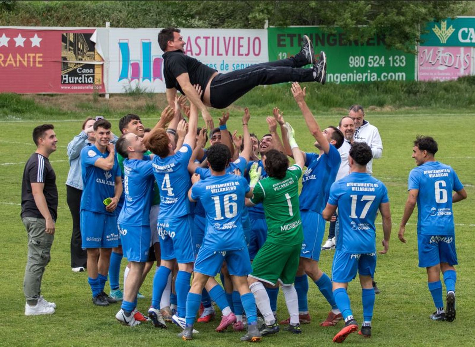 Celebración de ascenso Villaralbo B
