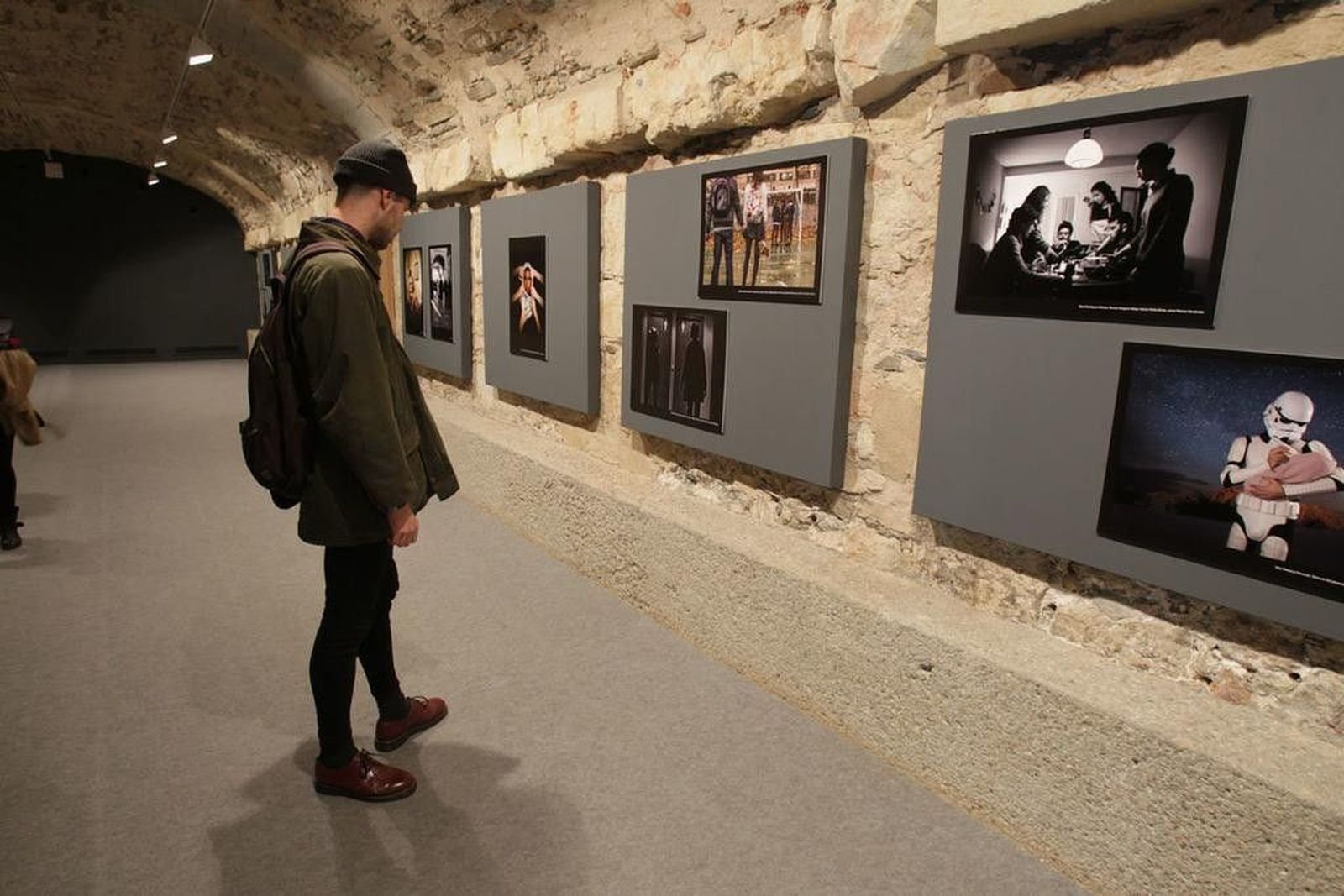 La exposición 'ORLA 2.0' reflexiona sobre la construcción de la identidad a través del retrato fotográfico