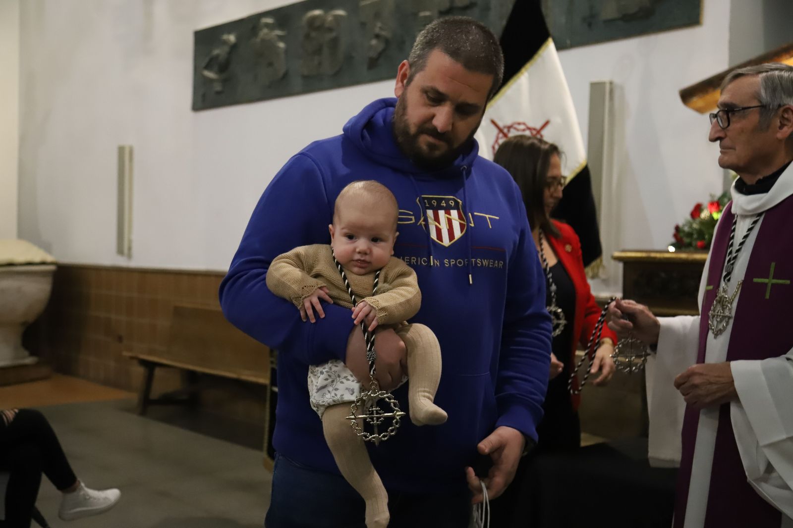 Imagen de uno de los hermanos más pequeños que pasan a formar parte de la Hermandad en este 2023