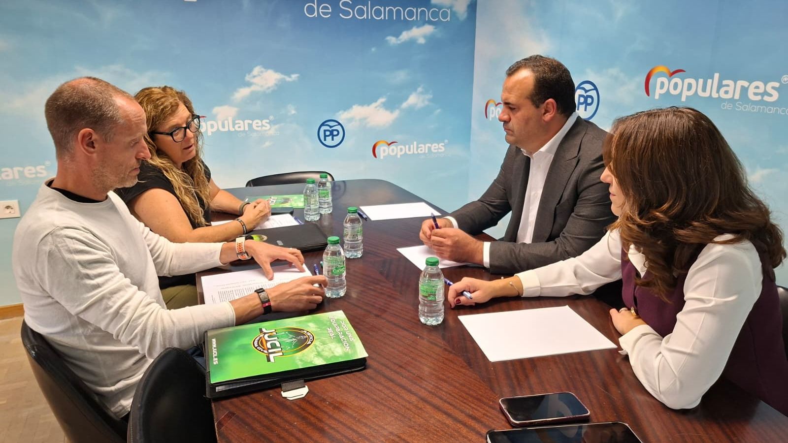 El Partido Popular de Salamanca muestra su apoyo a la Guardia Civil en un encuentro con representantes de JUCIL