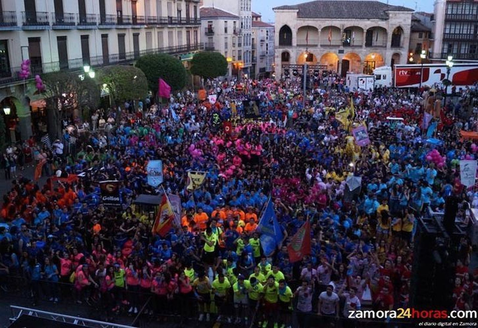 Las peñas dan la bienvenida a San Pedro
