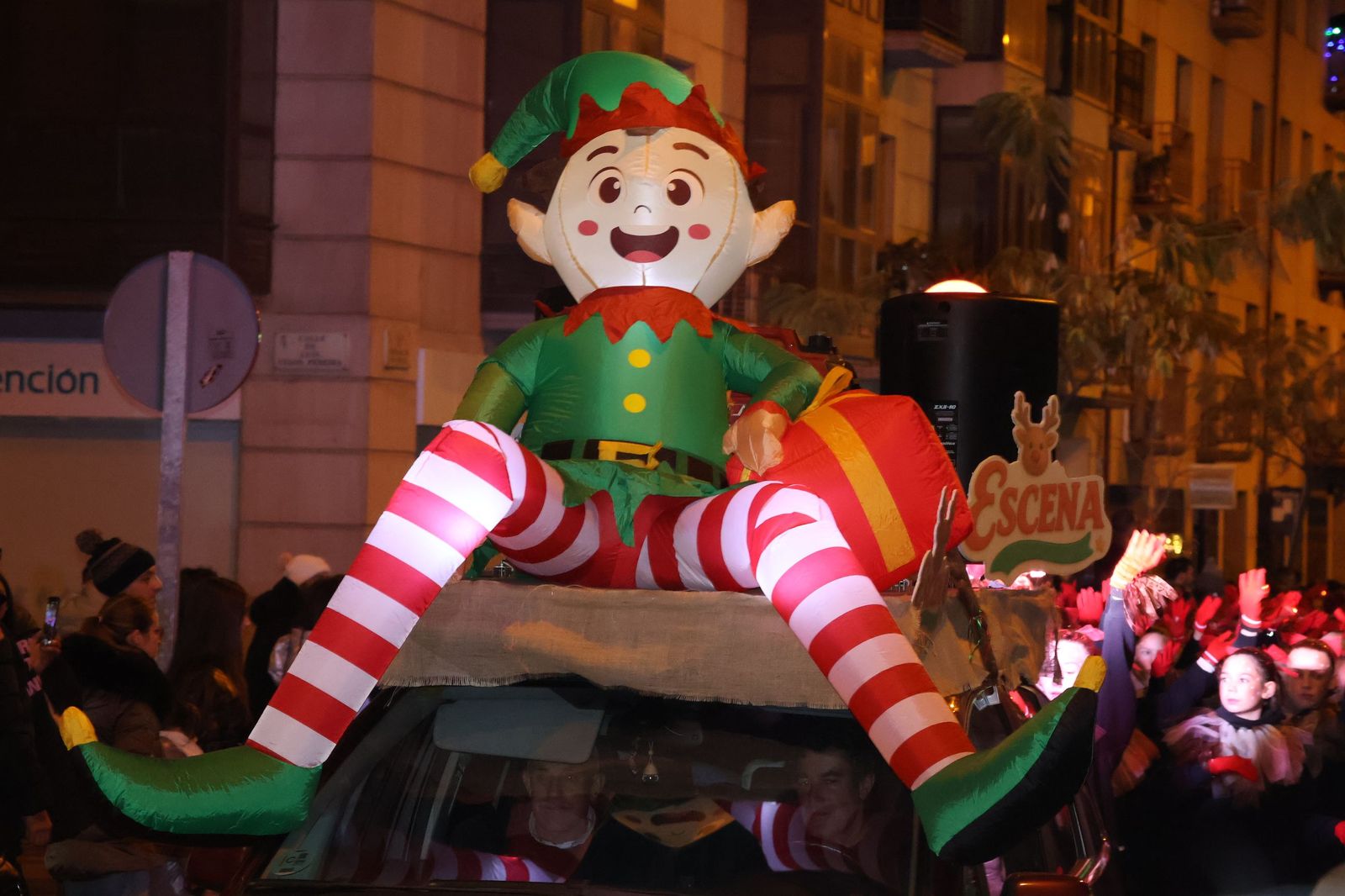GALERÍA | El animado pasacalles de Escena por el centro de Zamora, en imágenes
