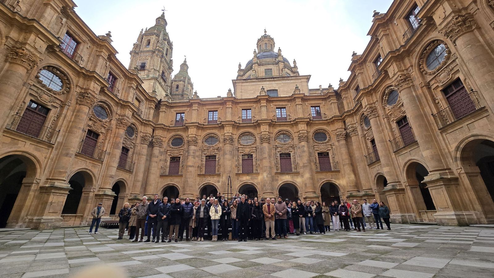 Minuto de silencio en la Universidad Pontificia de Salamanca