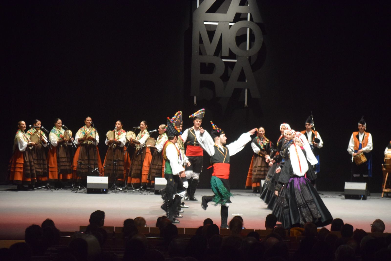 gala-de-clausura-del-festival-internacional-de-folklore-de-zamora-43