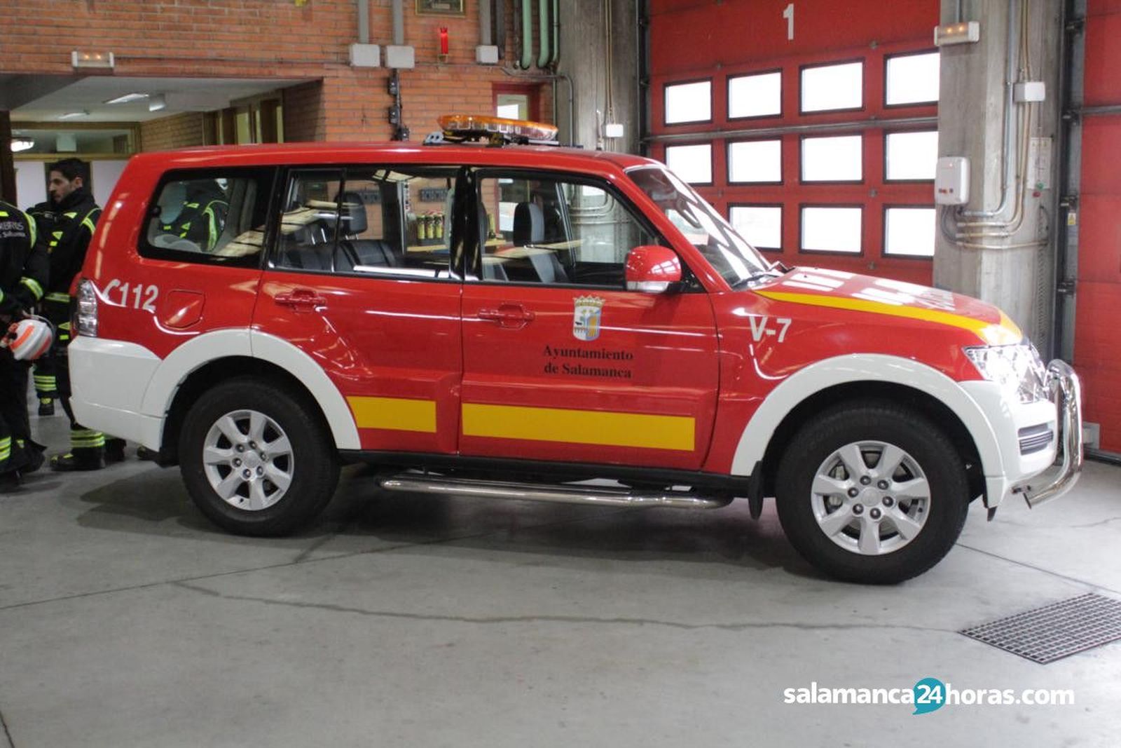 Bomberos coche presentación traje (11)