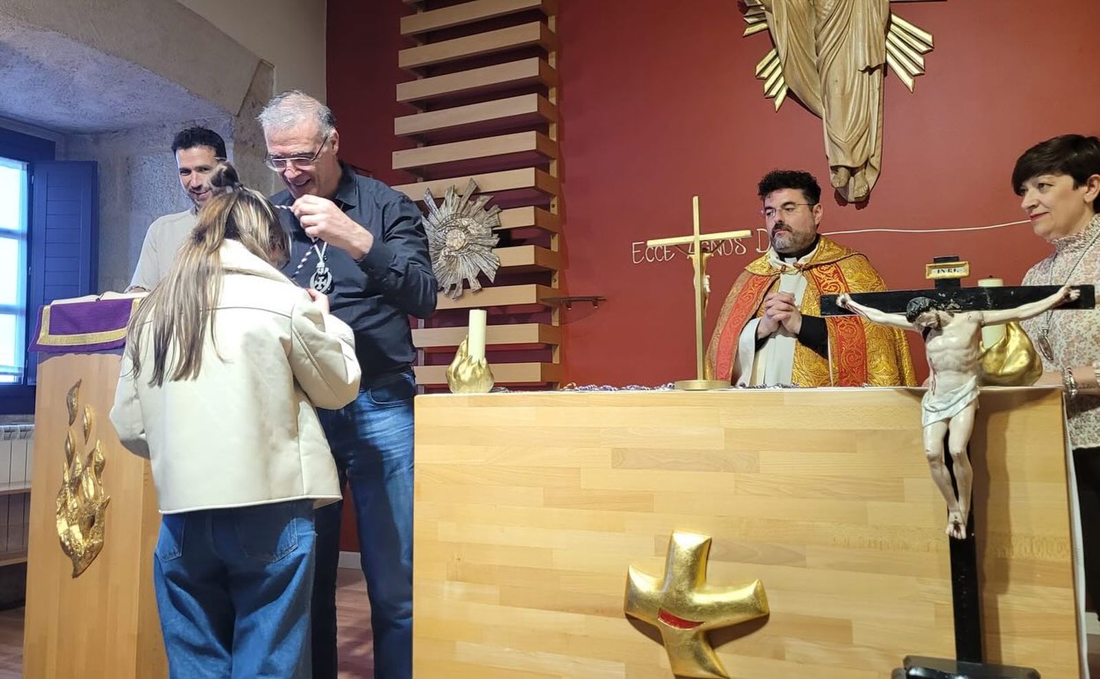 Imagen de la entrada de nuevos hermanos a La Borriquita