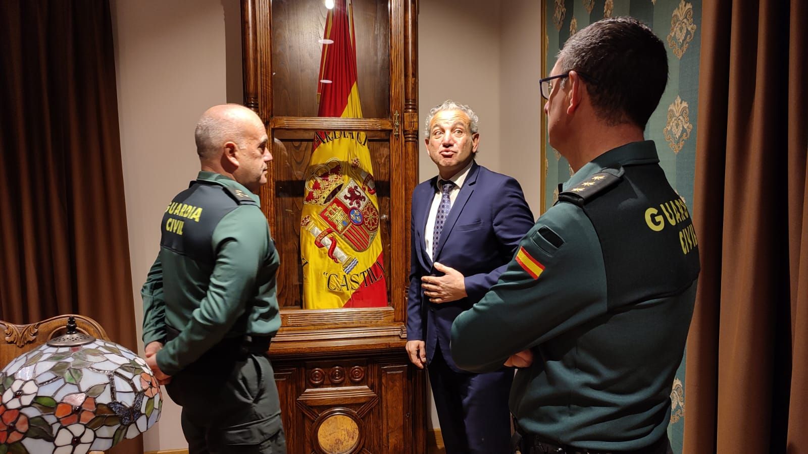 Nicanor Sen visita a la Policía Nacional y a la Guardia Civil para felicitar y agradecer su “importante labor” en Navidad