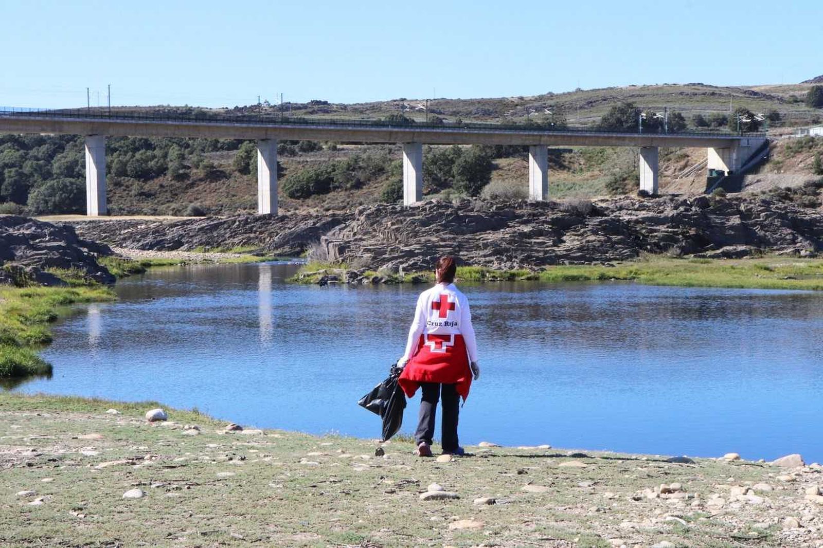 Cruz Roja en Zamora se suma de nuevo a la campaña contra la “basuraleza” en varios puntos de la provincia