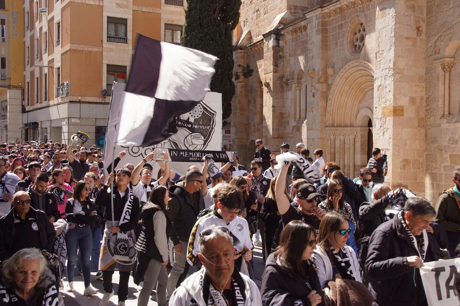 los-aficionados-de-unionistas-toman-las-calles-de-zamora-con-un-doble-corteo-7