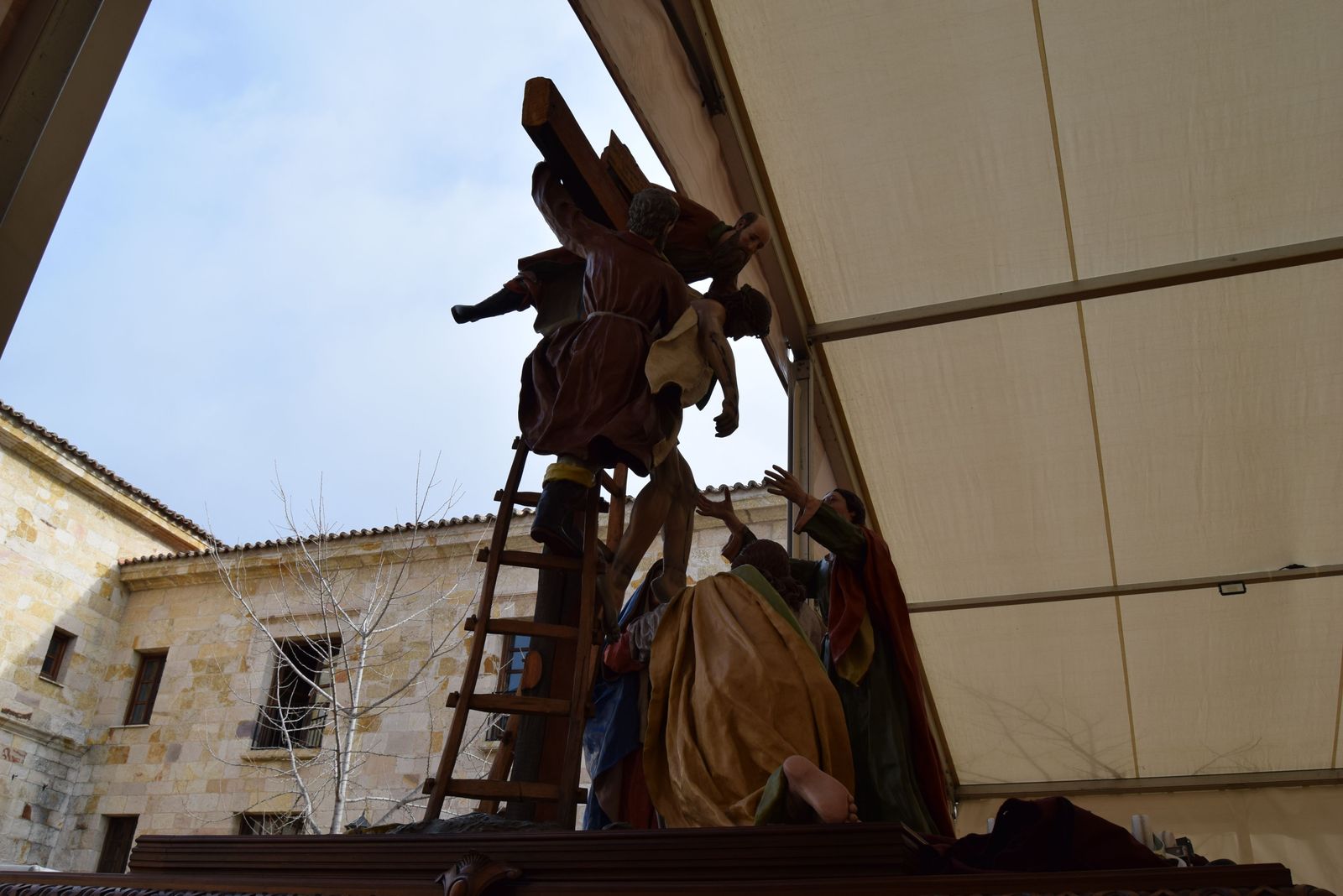 traslado-de-los-pasos-de-semana-santa-a-la-carpa-25