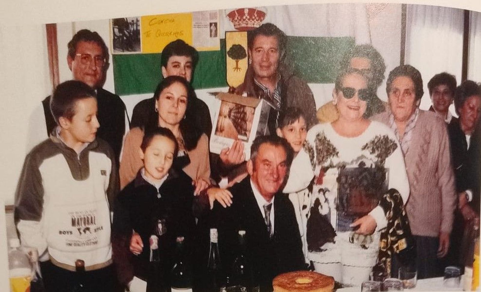 Concha Márquez Piquer junto a la familia Contra Galván