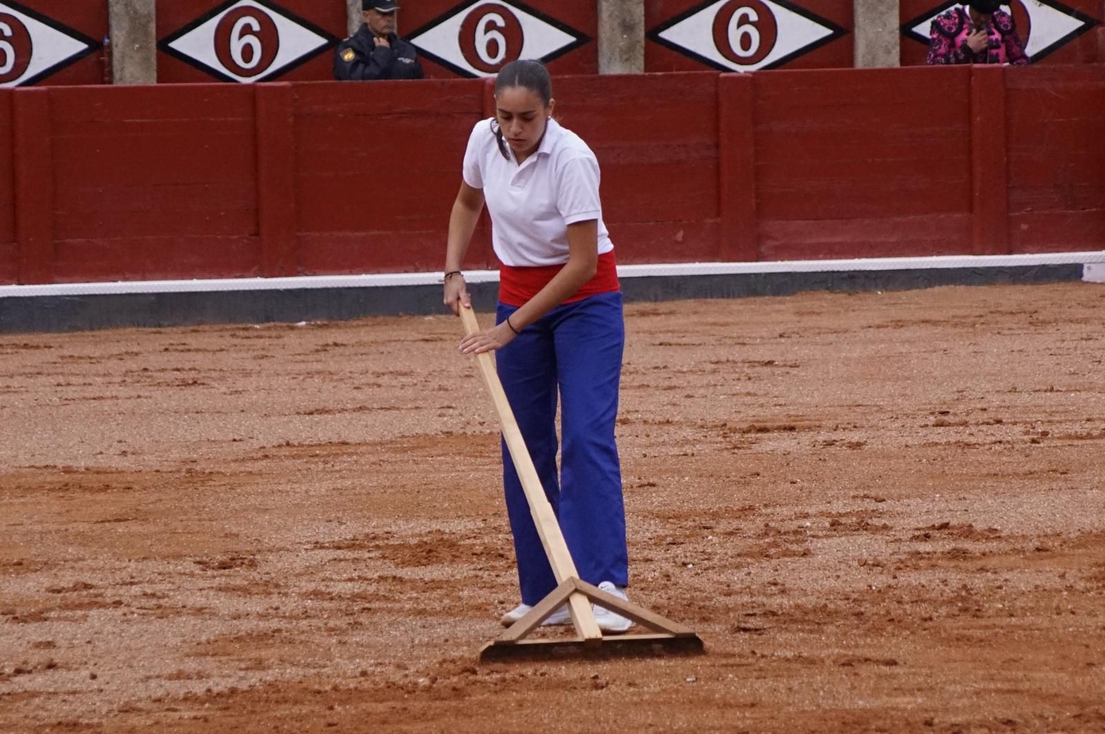 ambiente-en-el-patio-de-cuadrillas-de-la-glorieta-para-ver-a-sergio-galan-diego-ventura-y-guillermo-hermoso-de-mendoza-21-de-septiembre-de-2024-fotos-juanes-61