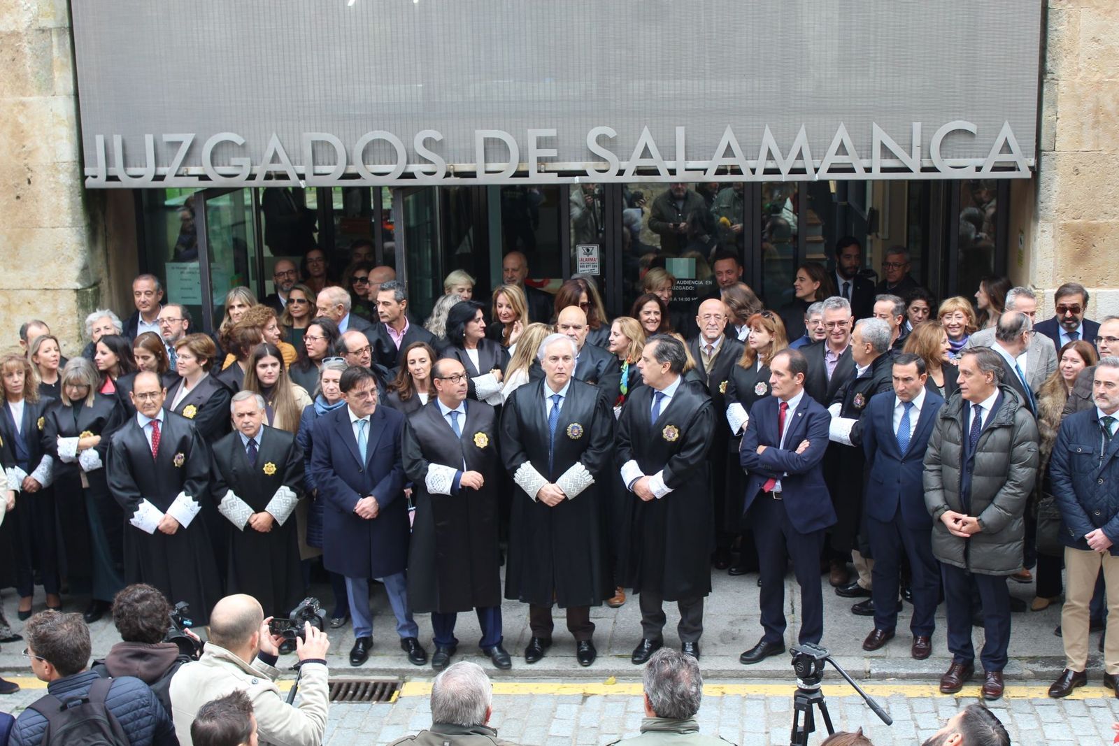 Concentración en defensa de la separación de poderes y contra la Ley de Amnistía Concentración en defensa de la separación de poderes y contra la Ley de Amnistía