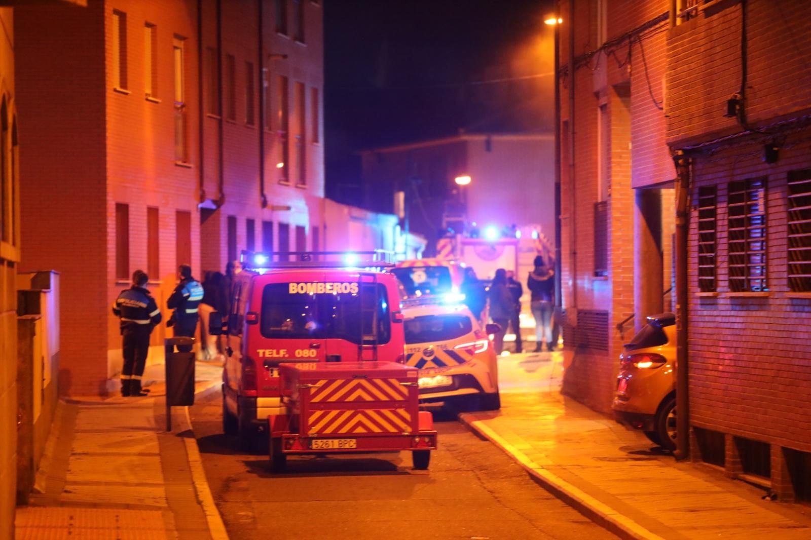 Alarma por un incendio en un garaje comunitario de la calle Escuelas Viejas