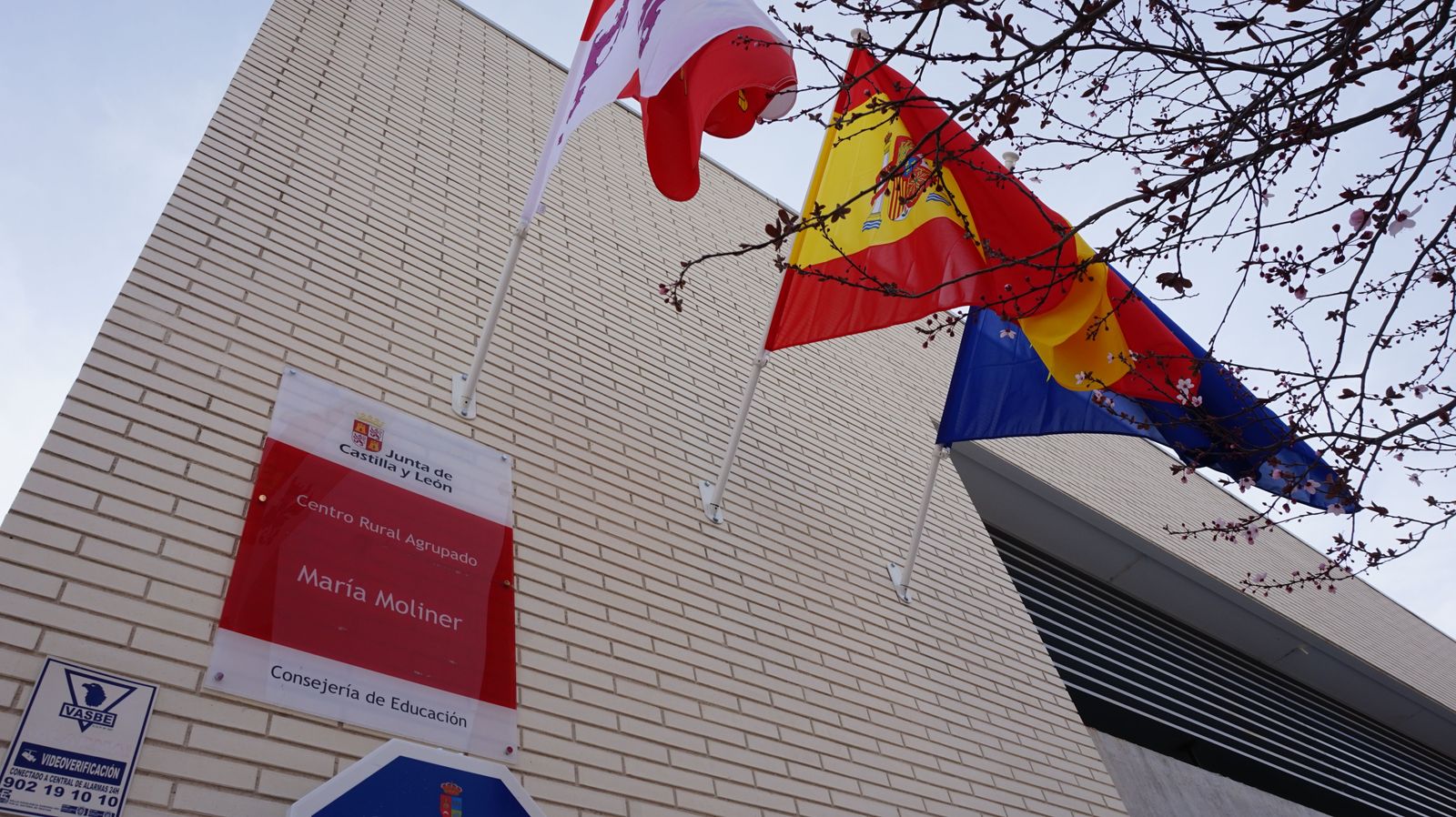 El director general de Centros e Infraestructuras, José Migel Sáez, visita la última fase al CEIP Maria Moliner de Castellanos de Moriscos (1)