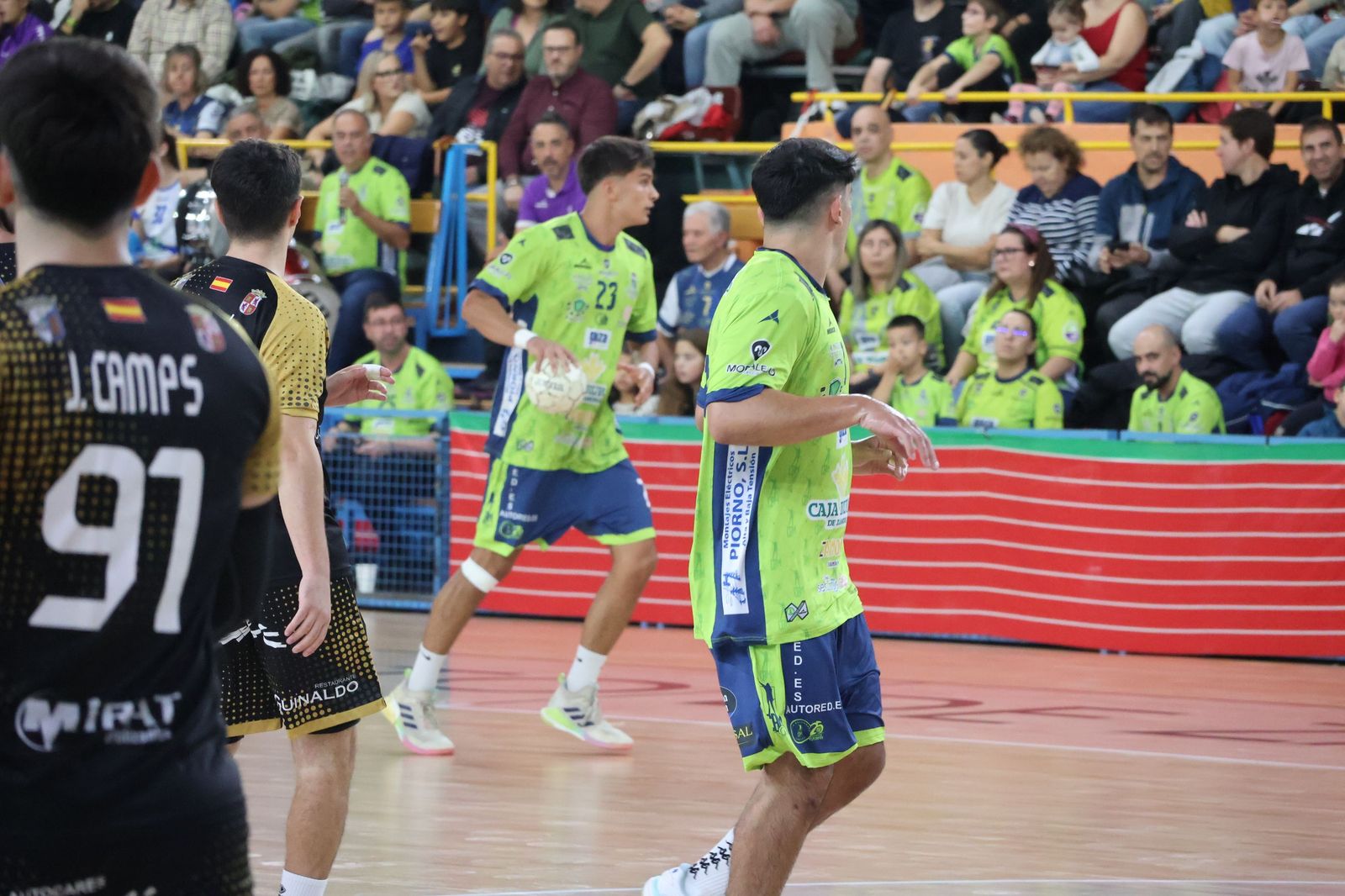 GALERÍA | El BM Zamora recibe en casa al Ciudad de Salamanca en un duelo muy ajustado