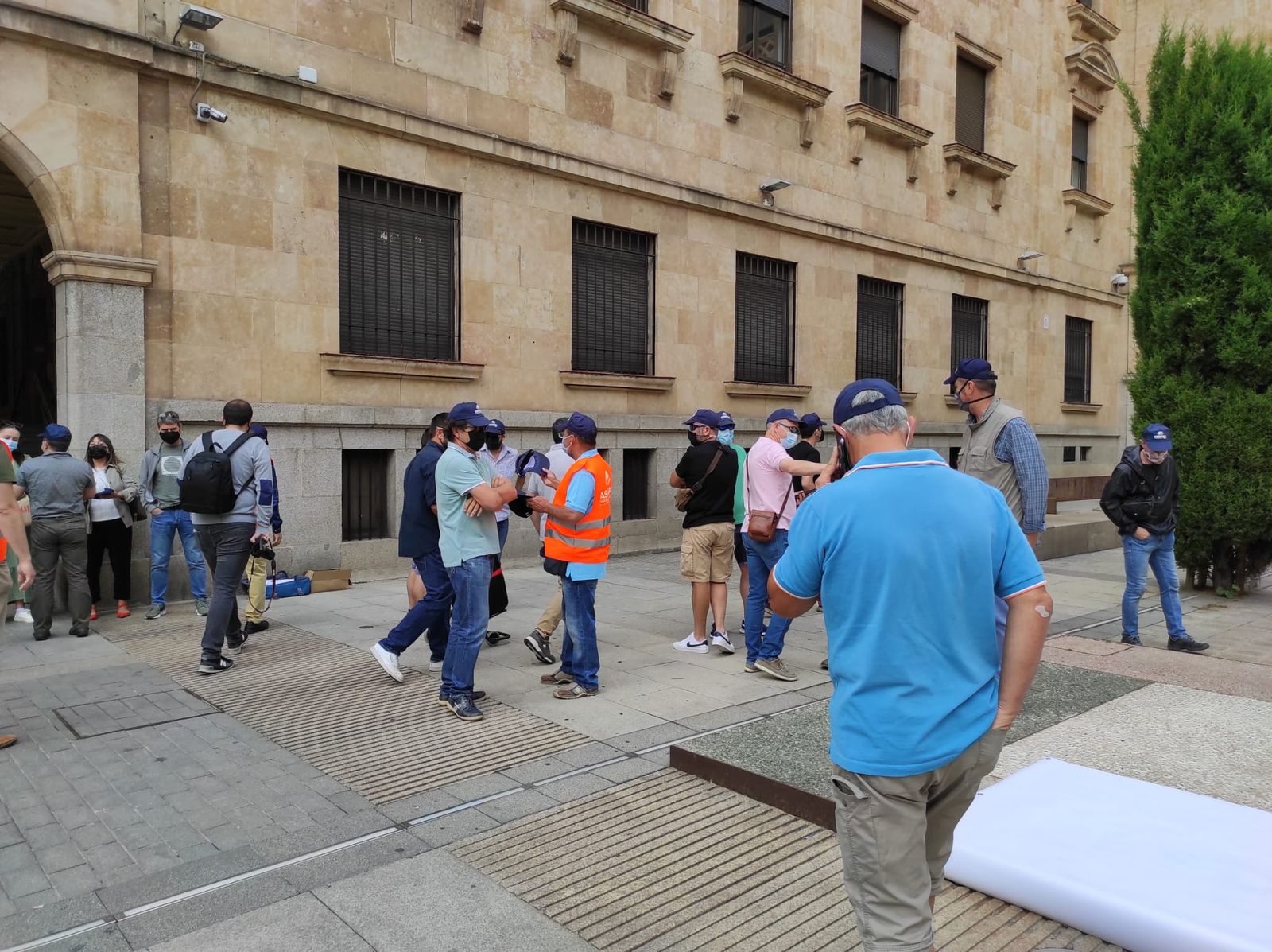 militares-salmantinos-se-manifiestan-frente-a-la-subdelegacion-del-gobierno-por-un-sueldo-digo-11