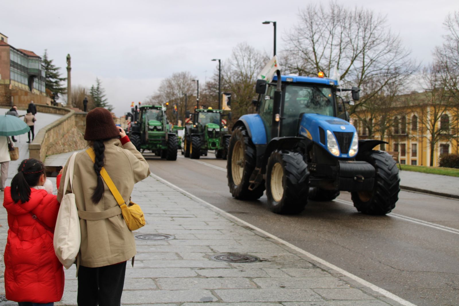 En imágenes la marcha con tractores y vehículos de campo en Salamanca en protesta contra Mercosur