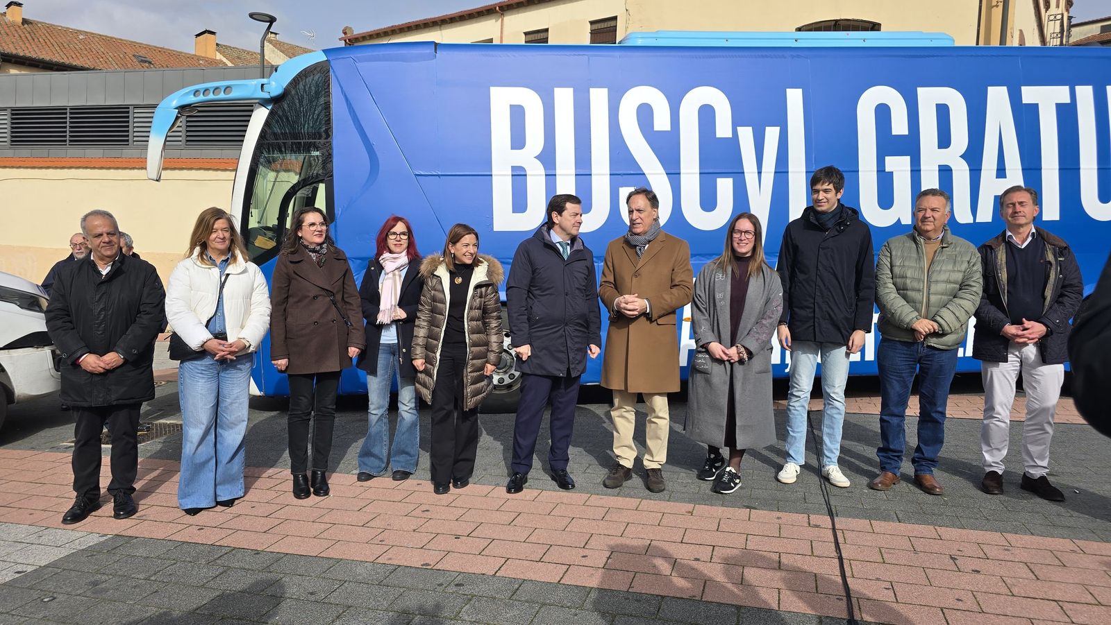 Mañueco presenta su caravana de vehículos en Salamanca