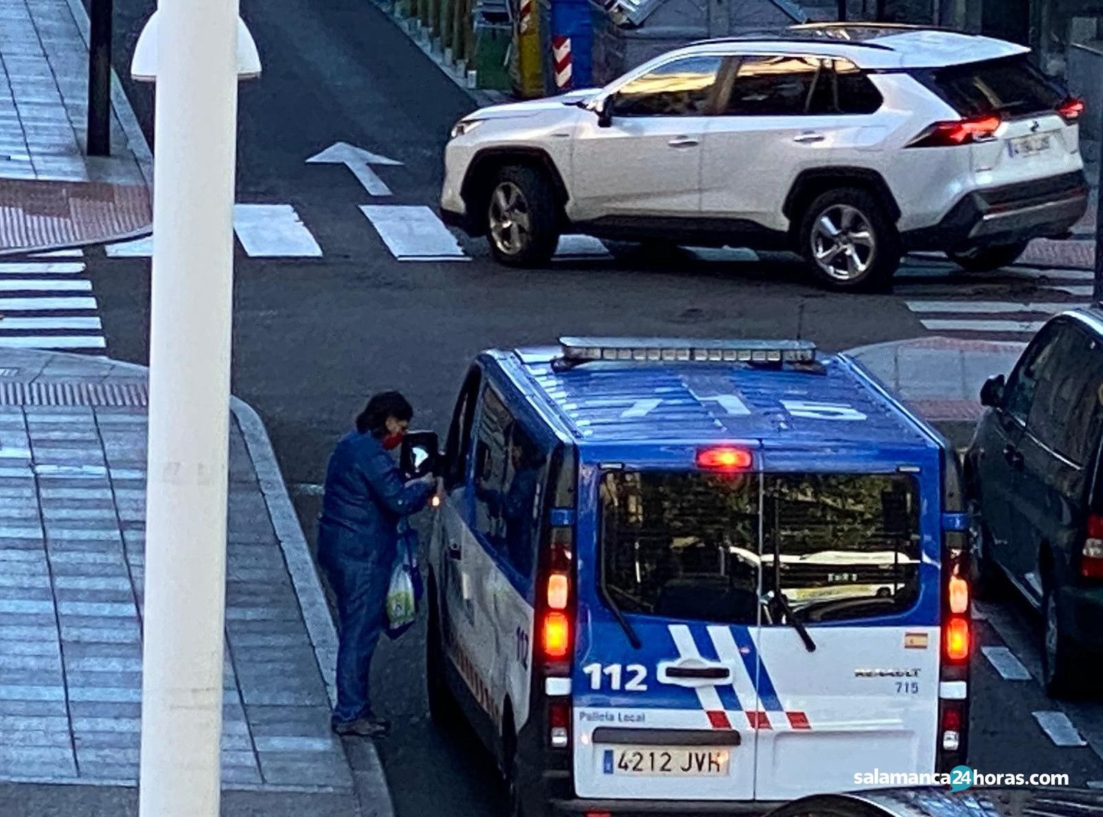 Policía mascarillas (2)