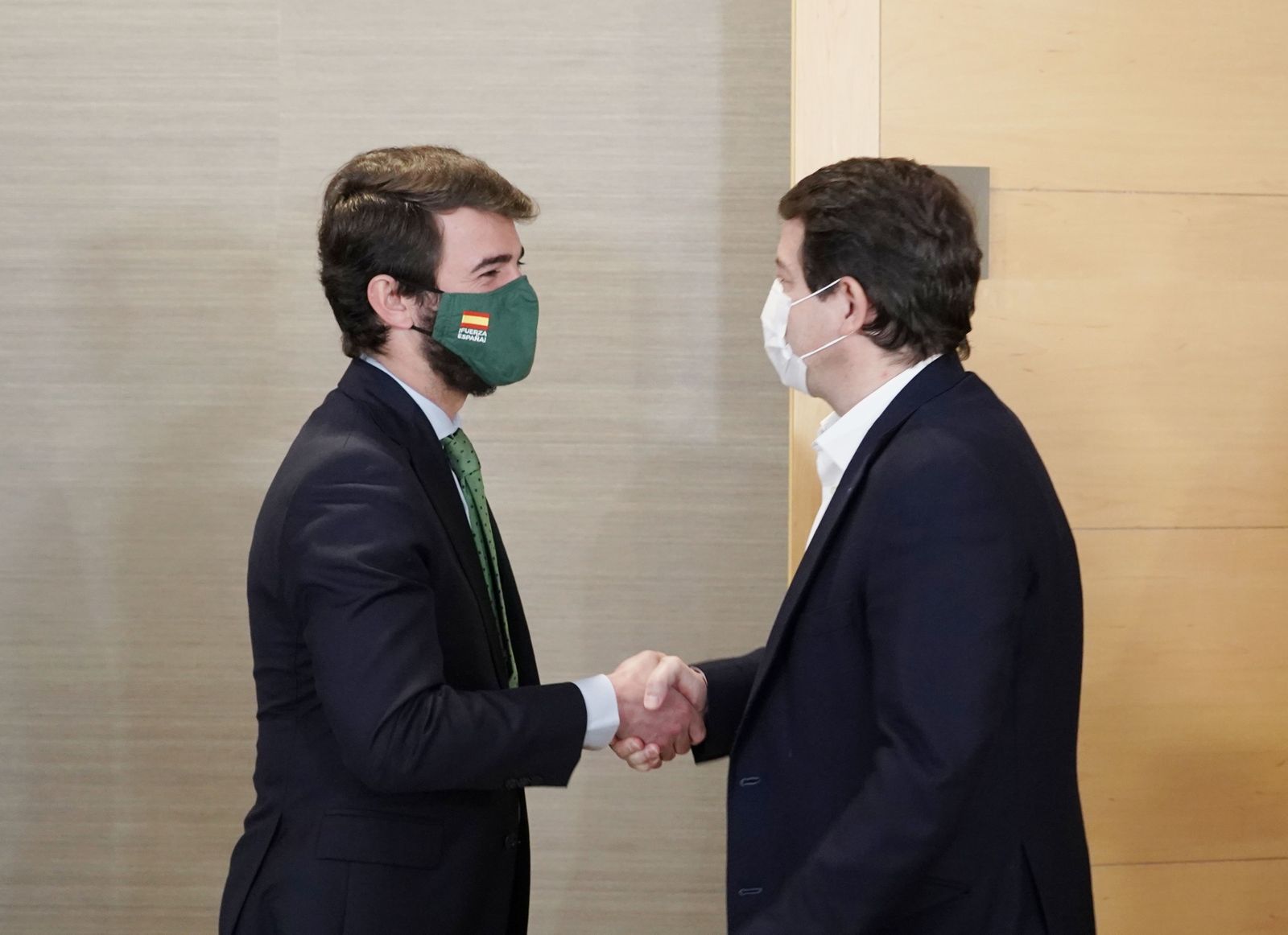 Reunión entre el candidato electo del PP y el de Vox dentro de la ronda de contactos para conformar gobierno | Agencia ICAL Reunión entre el candidato electo del PP y el de Vox dentro de la ronda de contactos para conformar gobierno | Agencia ICAL