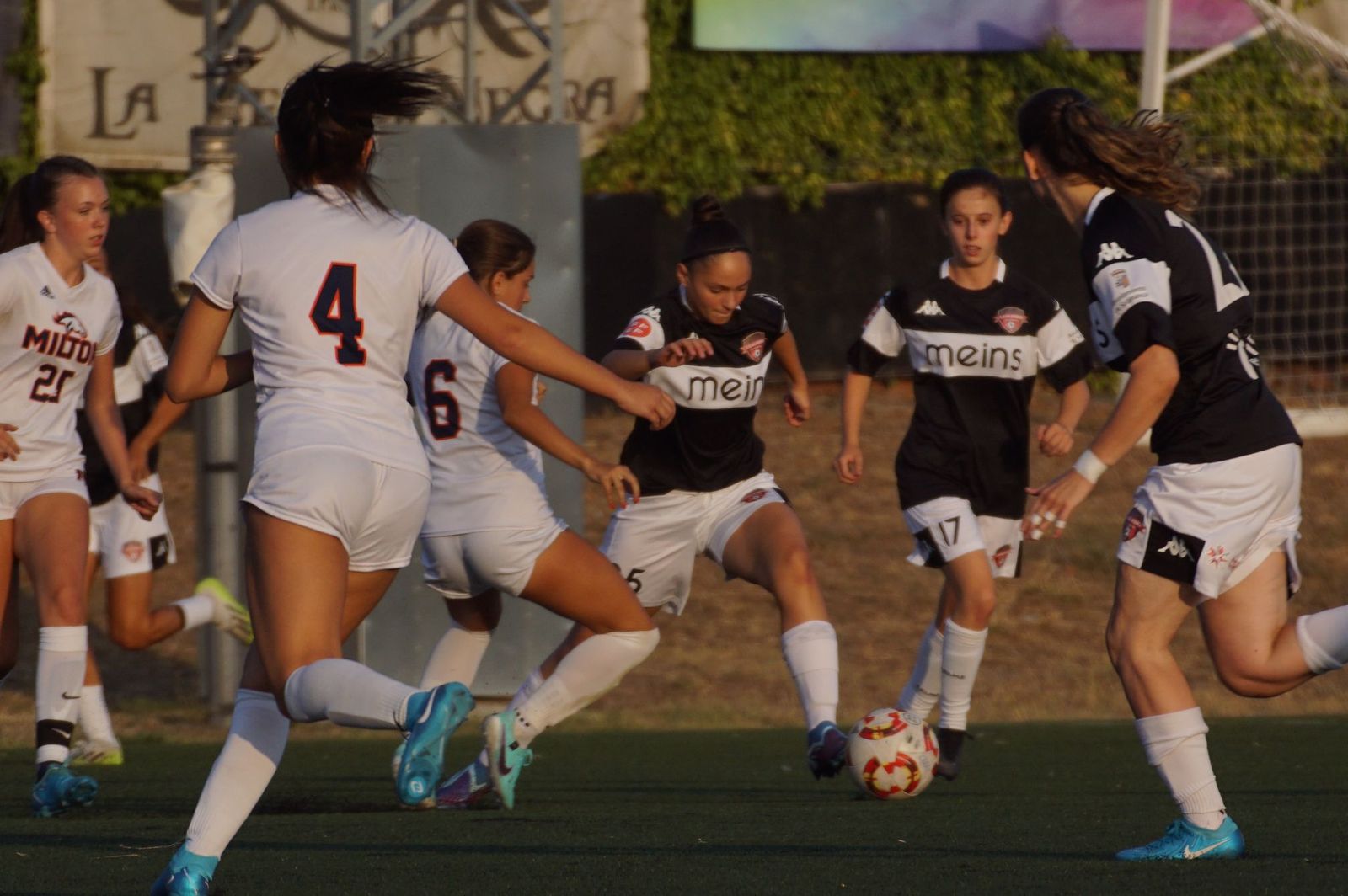 partido-amistoso-salamanca-futbol-femenino-y-milton-academy-foto-juanes-4