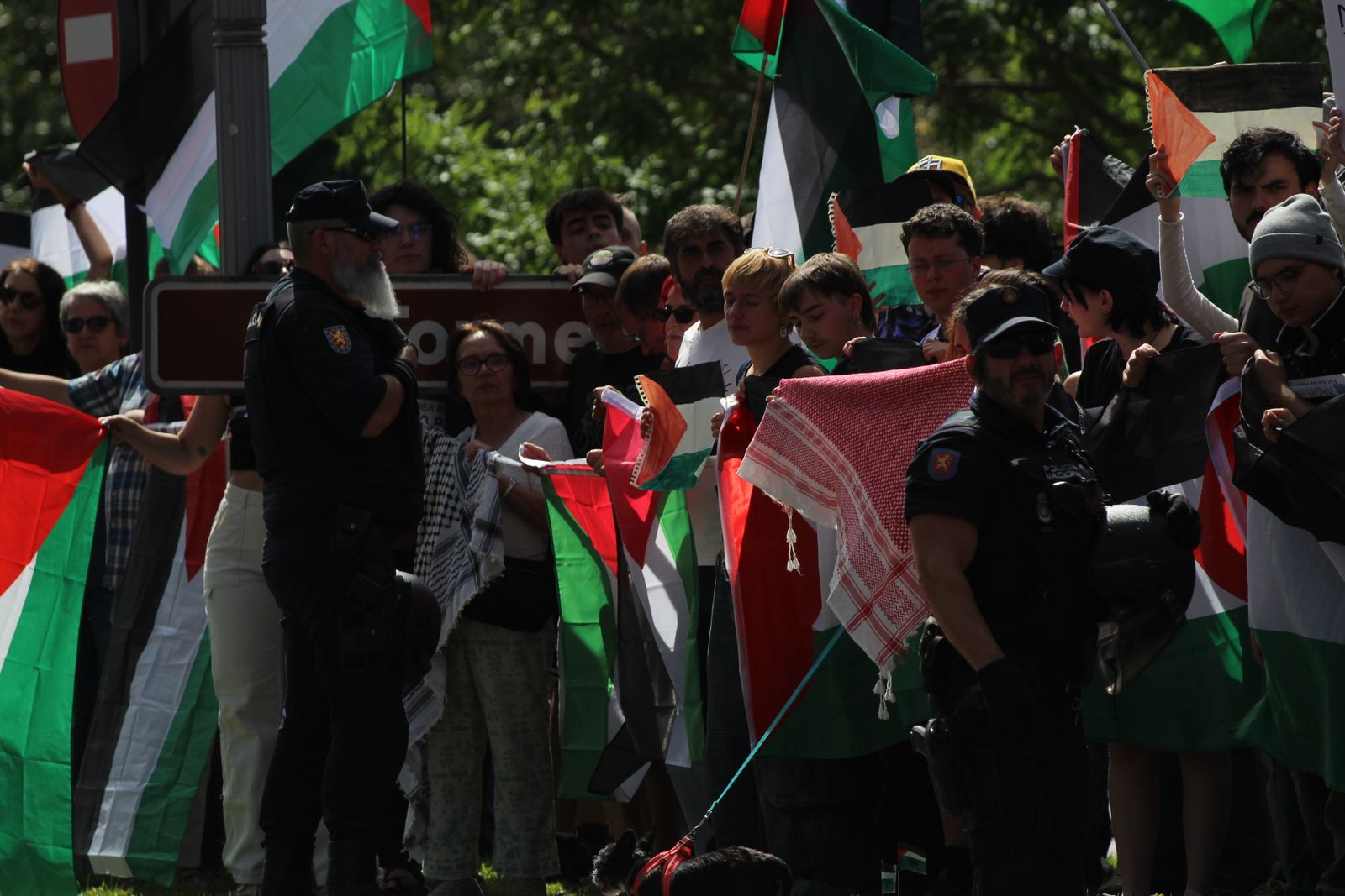 Protestas por Palestina al paso de la Vuelta Ciclista a España por Salamanca