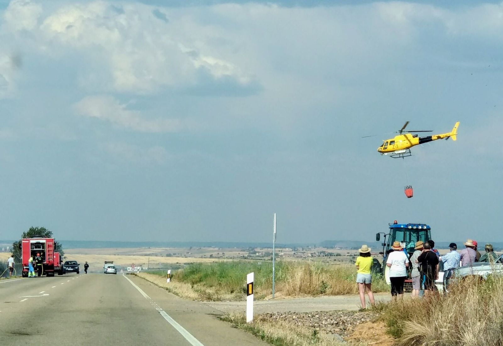 Fuego incendio pereruela helicoptero bomberos