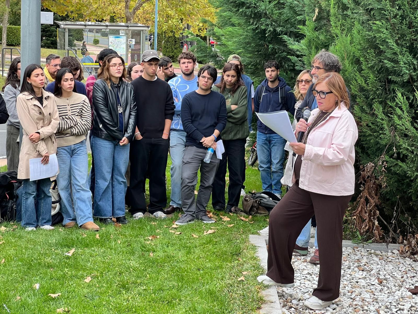 Homenaje en la tapia del cementerio a los 15 fusilados de 1936 en Salamanca