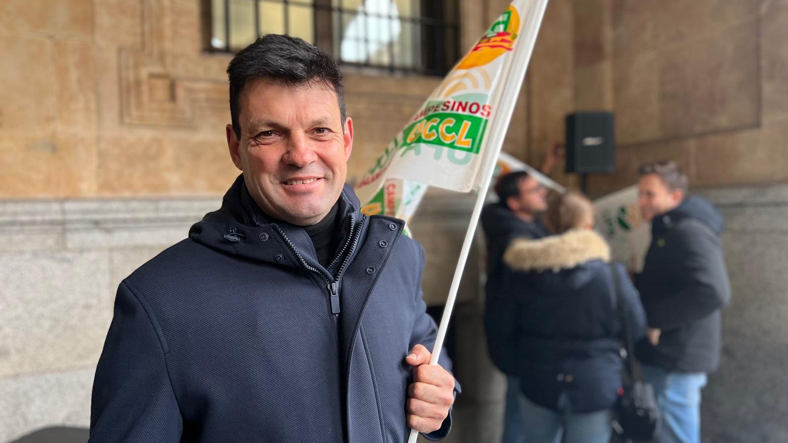 Fernando Corrionero, ganadero y agricultor de Sieteiglesias de Tormes presente en la protesta del sector de legumbres y cereal frente a la Subdelegación del Gobierno en Salamanca