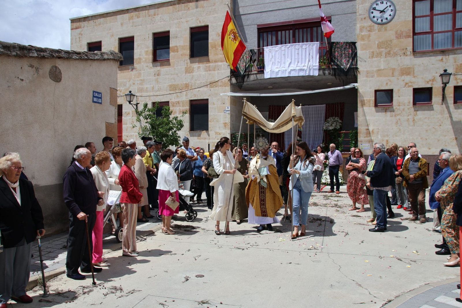 Procesión en Calvarrasa de Abajo. Fotos Andrea M.