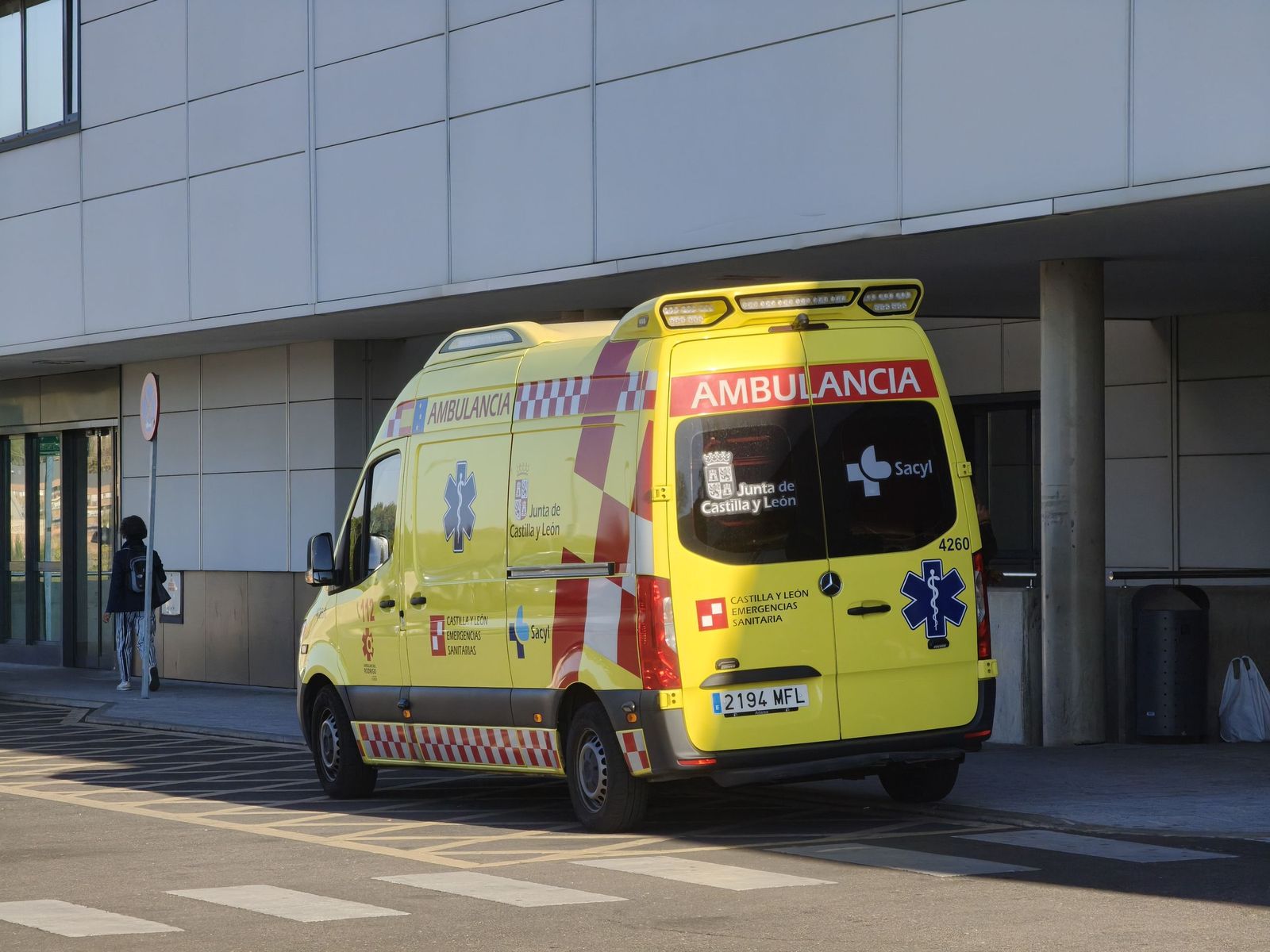 Ambulancia y ambulancias en el hospital de Salamanca. CAUSA. S24H.