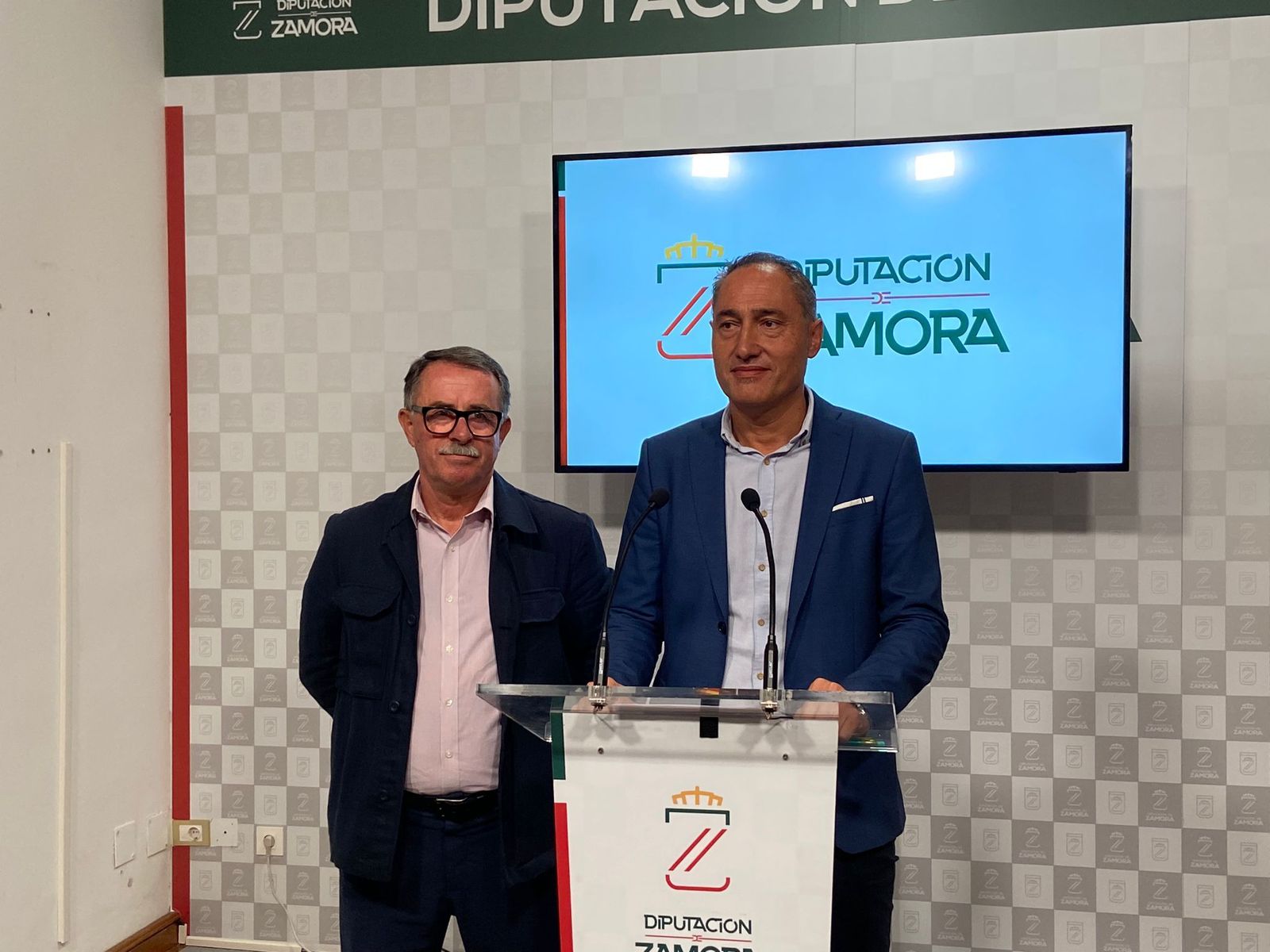 El diputado del Área de Mancomunidades, José Ignacio Isidro Isidro, y el vicepresidente cuarto de la Diputación de Zamora y diputado de Desarrollo Económico, Emilio Fernández Martínez