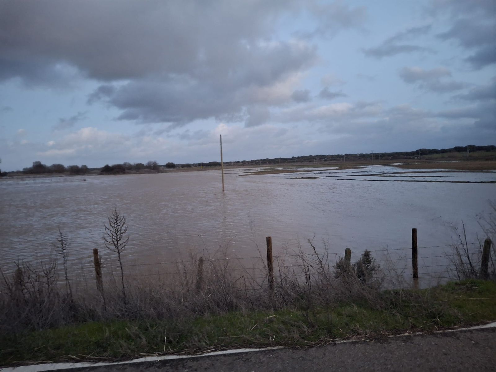 Río Castro desbordado a su paso por Aldehuela de la Bóveda