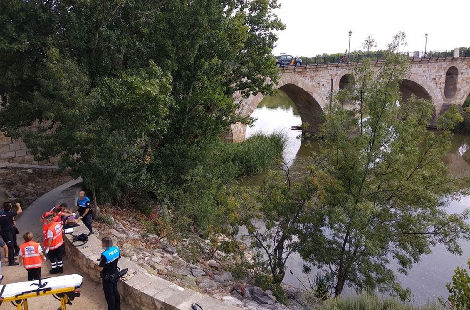Mujer duero atencion