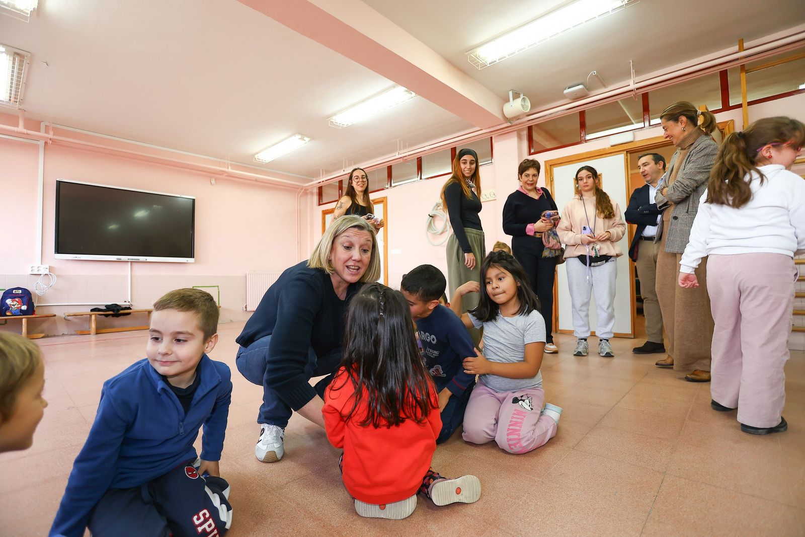 20251126+VICEPRESIDENTA+VISITA+PARTICIPANTES+CONCILIAMOS+NAVIDAD 12