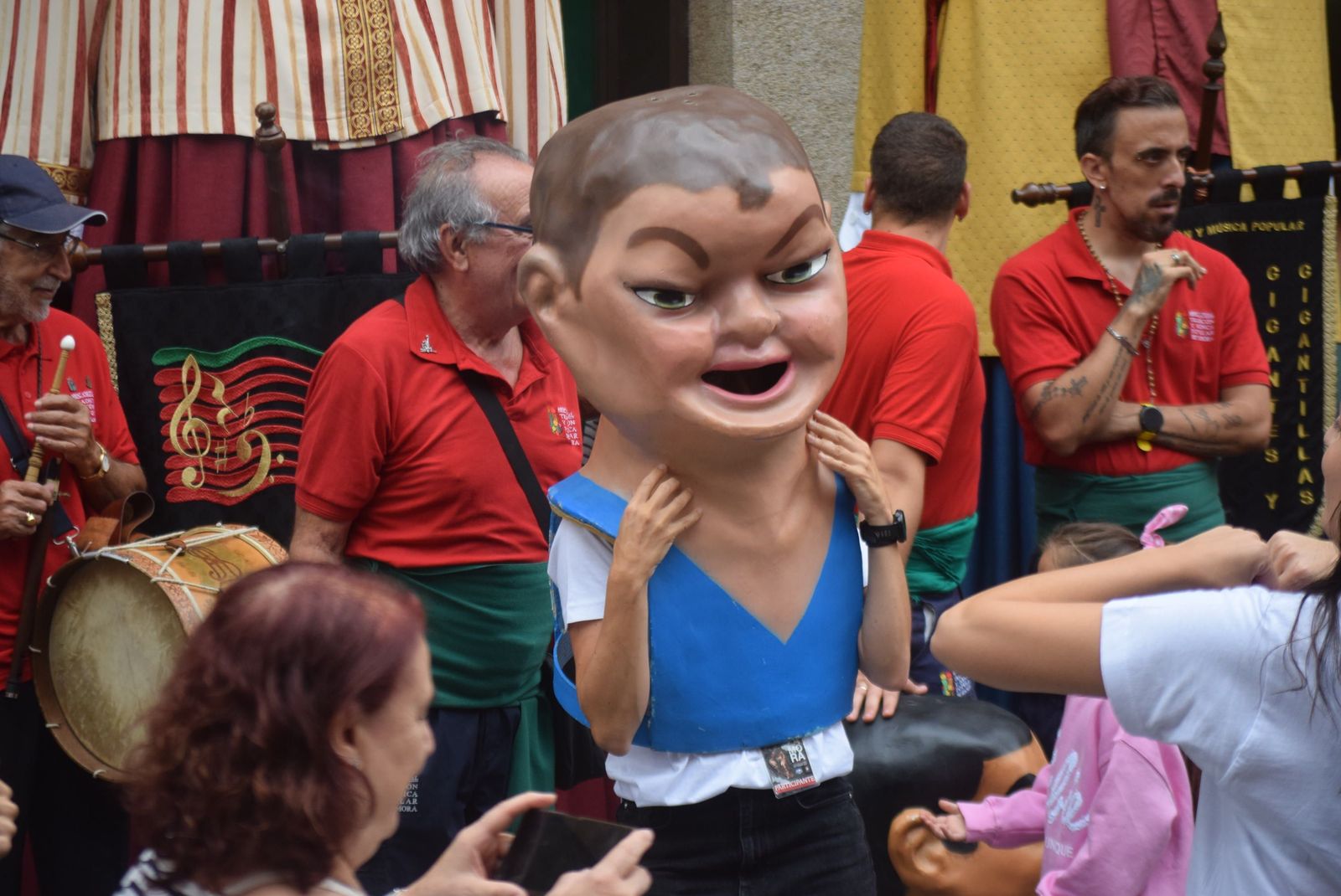 pasacalles-gigantes-y-gigantillas-2