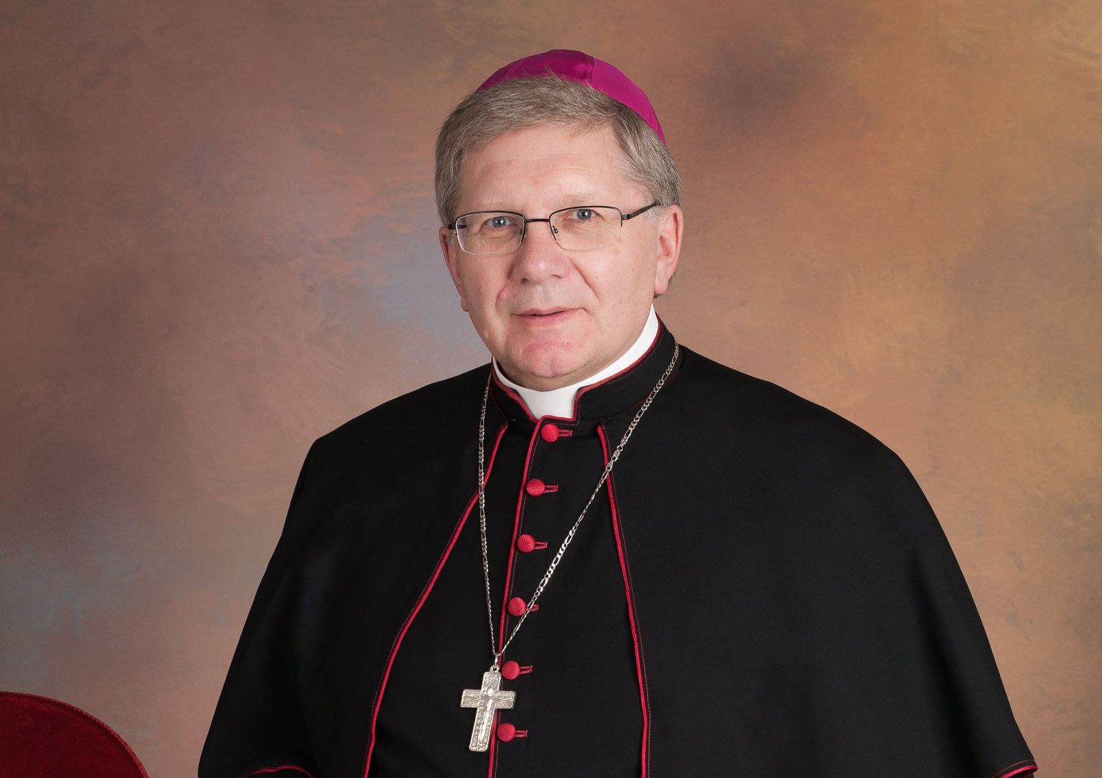 El obispo de Astorga reitera su "firme voluntad" para resolver el "grave problema" de la pederastia