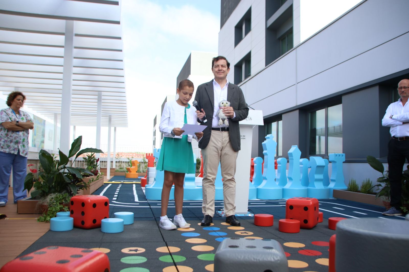 Presentación de la terraza “El Jardín de María”, Hospital Universitario de Salamanca