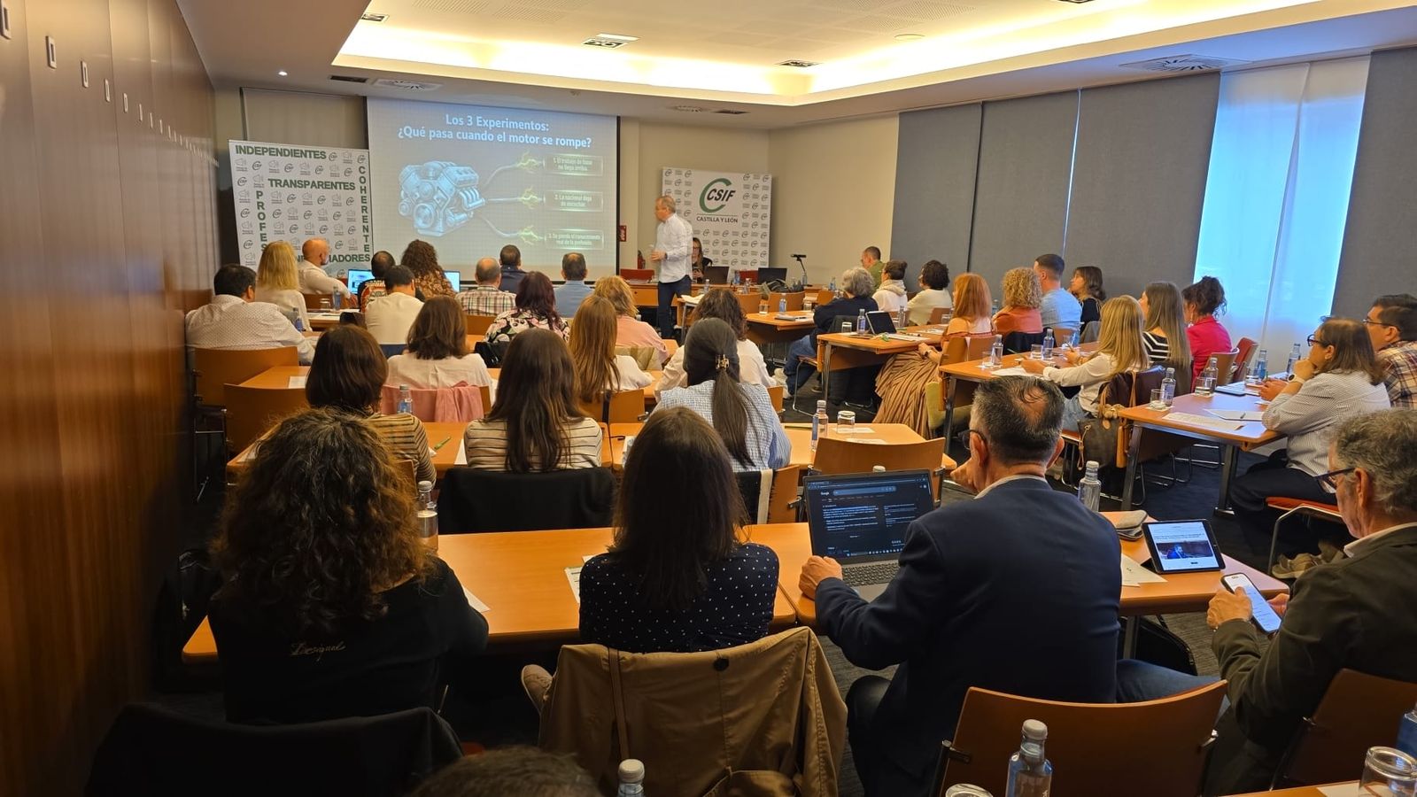 Jornada de CSIF con medio centenar de deleados y delegadas de Educación
