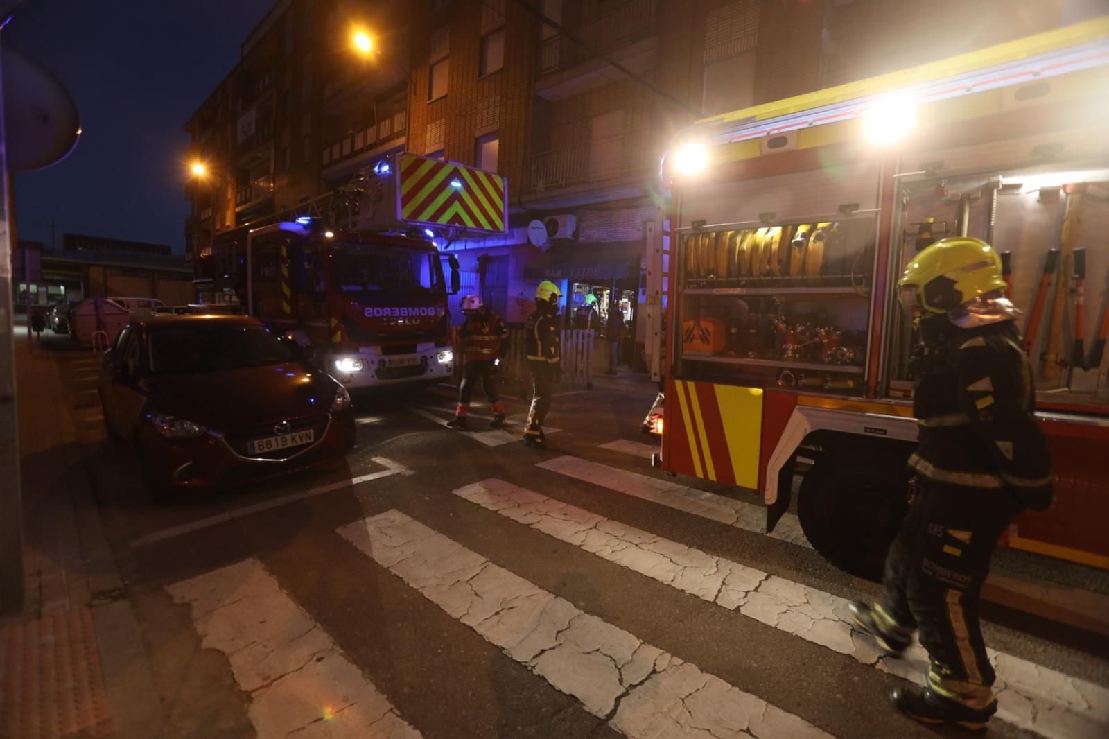 Bomberos en la calle San Felices