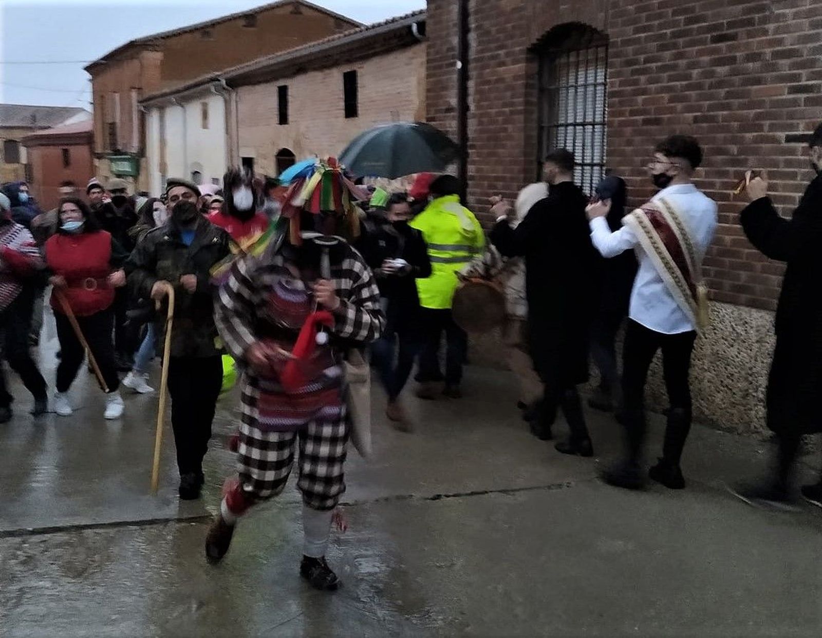 El Zangarrón por las calles de Sanzoles El Zangarrón por las calles de Sanzoles