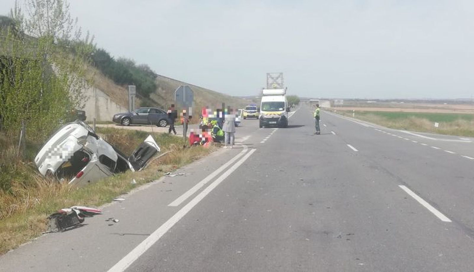 Colisión entre un turismo y un camión en la N 501 (5)