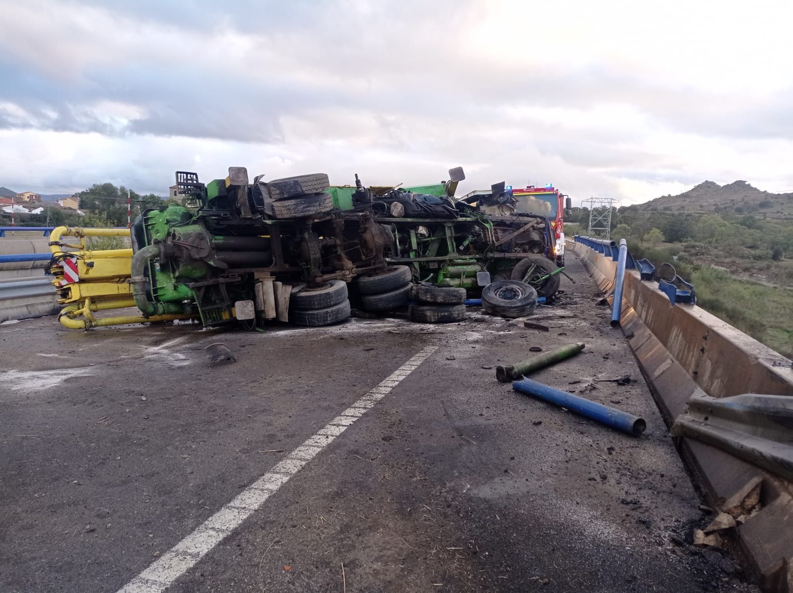 Imágenes del camión siniestrado en la A-66 | Foto: Bomberos Béjar
