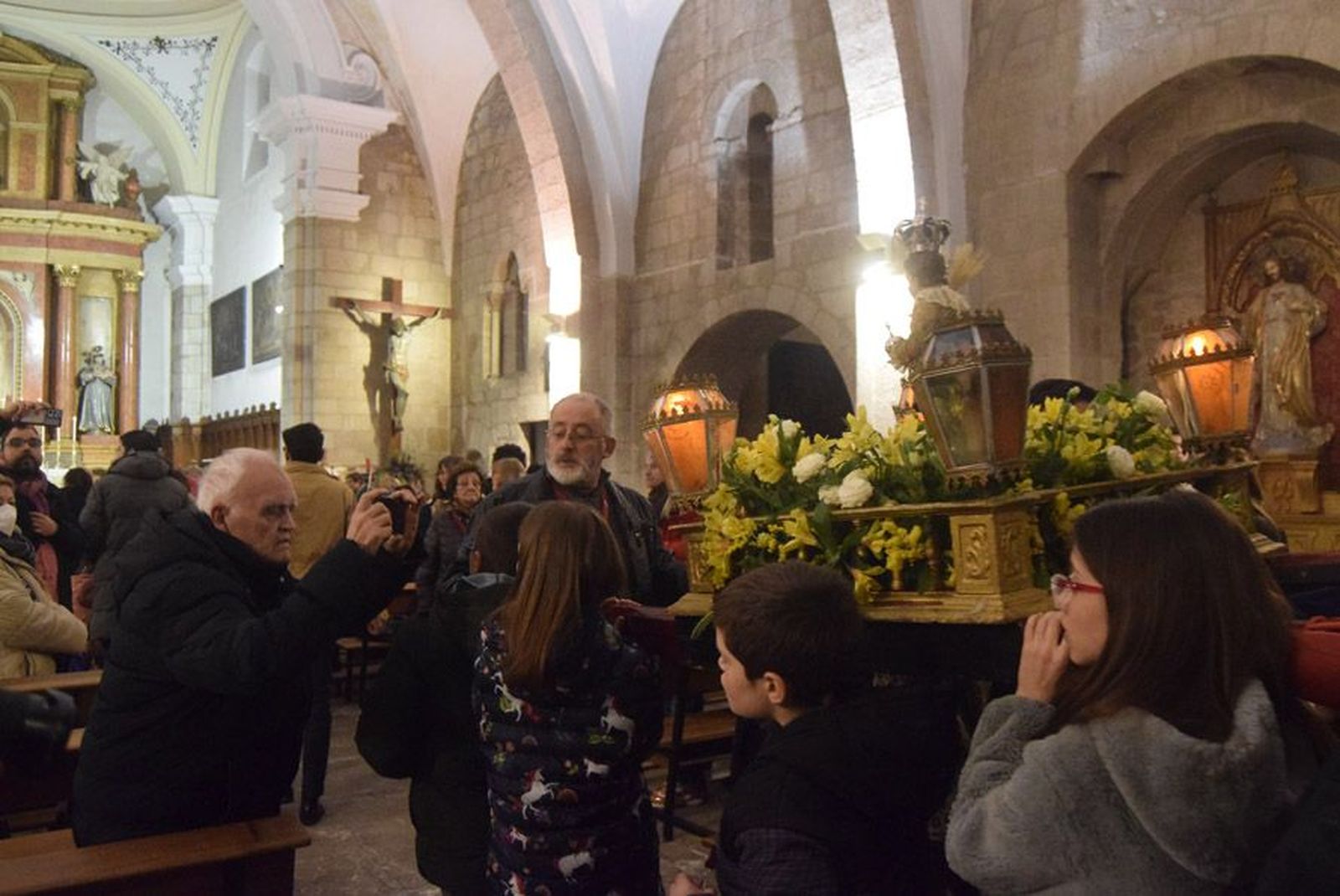 las-candelas-vuelven-a-unir-la-iglesia-de-san-juan-con-la-de-san-vicente-119