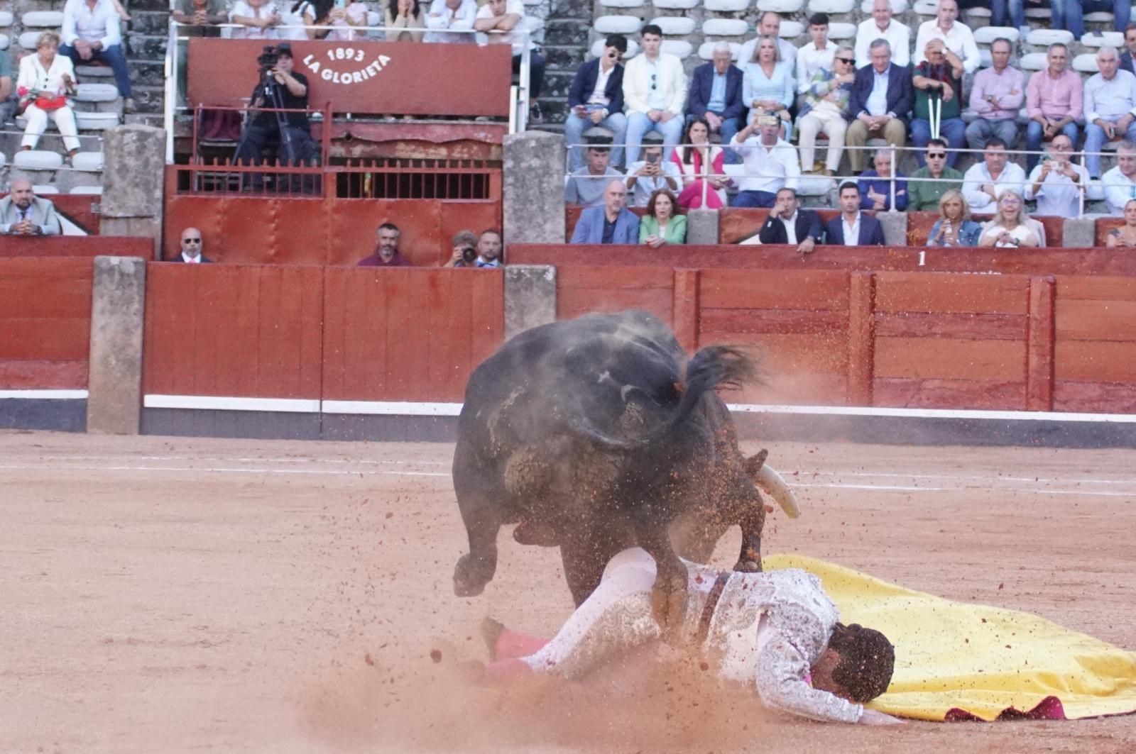 Percance de Damián Castaño en la portagayola con el cuarto Vellosino
