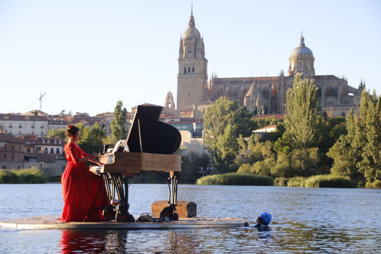 Espectáculo ‘Flota idónea. El piano flotante’ Espectáculo ‘Flota idónea. El piano flotante’