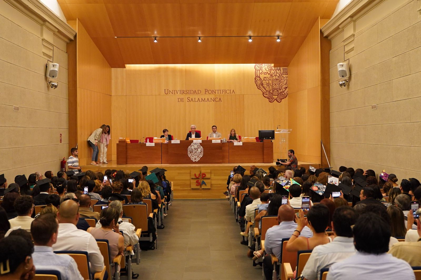 Un centenar de profesores se gradúa en los Másteres Internacionales UPSA-FIDESCU