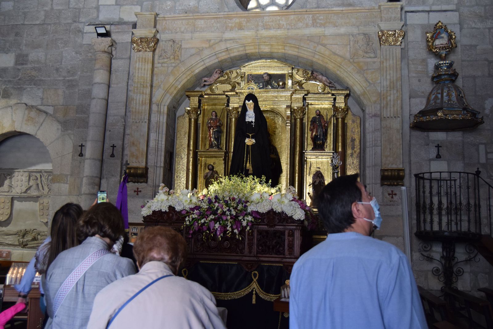 velo-de-luto-para-la-soledad-en-san-juan-4